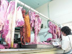 Con las precauciones pertinentes, la carne de cerdo puede dar al organismo muchos beneficios. ARCHIVO  /