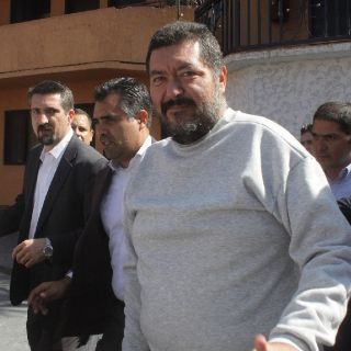 La PGR va tras Hank Rhon; pide su recaptura