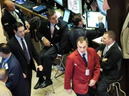 La caída de la bolsa alcanzó hasta 1.14% en el índice tecnológico. EFE  /