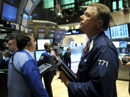 Wall Street vuelve a experimentar una caída en sus cifras al cerrar en 10 mil 817.95 unidades. EFE  /