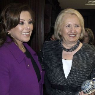 Morales recibe a embajadora de EU