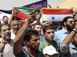Manifestantes sirios y jordanos protestan contra el régimen del presidente sirio, Bachar al Asad en Jordania. EFE  /