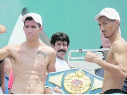 Rafael “Chocho” Guzmán y Rafael Hernández dieron el peso para disputar hoy el cinturón universal Superpluma de la Federal. R.VELÁZQUEZ  /