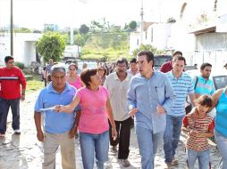 Miguel Castro, presidente municipal, acudió a la zona de El Tapatío para verificar avances. E. PACHECO  /