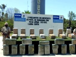 El decomiso se logró gracias a la revisión de elementos del Ejército a una camioneta Pick up Sierra. NTX  /