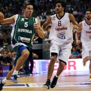 Triunfa España en básquetbol