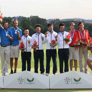 Conquistan golfistas 'tricolores' el bronce en Universiada