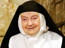La religiosa escribió un libro sobre su clausura, mismo que le regaló al papa. ESPECIAL  /