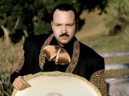 Hubo quien esperó desde la mañana de hoy para obtener su entrda al concierto, que se preveé inicie a las 21:00 horas. ARCHIVO  /