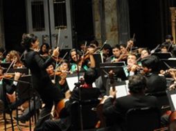 La sinfónica maravilló a los asistentes con la pieza 'Danzón no. 2', de Márquez. ESPECIAL  /