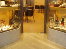 A pesar de la intensa movilización policiaca, los asaltantes lograron escapar. ARCHIVO  /