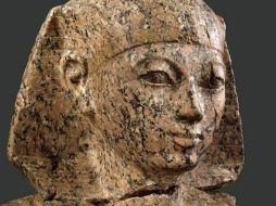 El frasco perteneció según los jeroglíficos que lo adornan a la faraona Hatschepsut. ESPECIAL  /