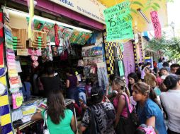 Padres de familia abarrotaron las papelerías del Centro Histórico de Guadalajara. E. BARRERA  /