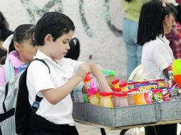El estudio de TNS Research International revela que no porque estén en casa, los niños comen más sano. A. GARCÍA  /
