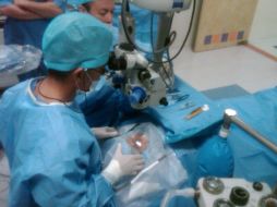 Vista de la operación de Nahomi. Uno de cada tres niños por cada 10 mil recién nacidos padece de catarata congénita. T. VILLASEÑOR  /