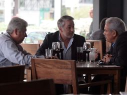 El gobernador Emilio gonzález (centro) se reunió esta tarde con Alberto Cárdenas Jiménez y Francisco Ramírez Acuña. A. HINOJOSA  /