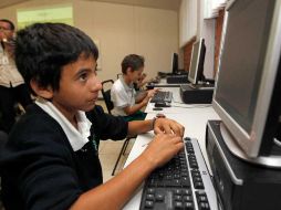 Alumnos de la Escuela Secundaria General No. 131 “Mayor Trinidad López Rivas” hicieron uso del aula de cómputo. S. NÚÑEZ.  /
