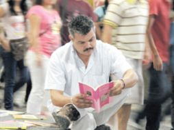 El programa incluye cuentacuentos y lectura en familia como parte de su programa. J. SÁNCHEZ  /