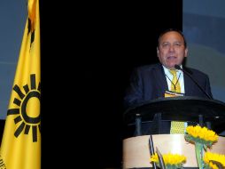 El líder del PRD, Jesús Zambrano, dice que tantio AMLO como Ebrard cumplen con los requisitos para contender. ARCHIVO  /