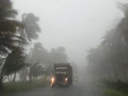 El huracán ''Irene'' afectó hoy a República Dominicana y se dirige a Haití, donde se decretó la alerta roja. EFE  /