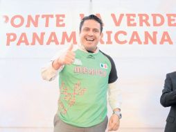 A 53 días de los Panamericanos, Aristóteles Sandoval portó la camiseta oficial que vestirán los atletas nacionales. A. CAMACHO  /