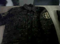 Los detenidos traían consigo tres rifles AK-47, así como seis uniformes de camuflaje verde oscuro. ESPECIAL  /