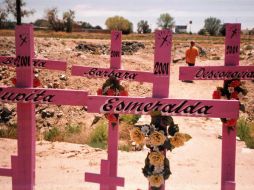 Oficiales resguardan una escena del crimen en Ciudad Juárez; 130 de los 222 homicidios ocurrieron en el Norte del Estado. EFE  /