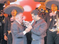 Vicente y Alejandro, cantando. S. NÚÑEZ  /