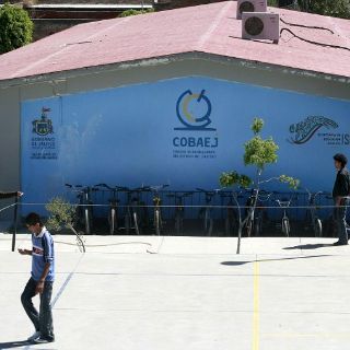 Profesores del COBAEJ instalan plantón frente a Casa Jalisco