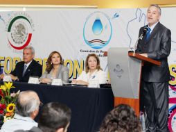 Emilio González sugiere la unión de las tres órdenes de Gobierno para optimizar el uso de agua y acordar una tarifa justa. E. BARRERA  /