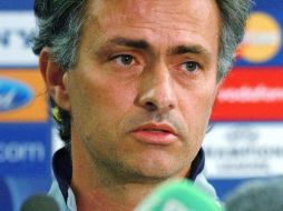 El técnico del Real Madrid, José Mourinho, denuncia comportamiento antideportivo de su rival. MEXSPORT  /