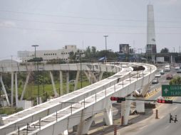 Miguel Castro buscará mejorar la imagen urbana con paisaje agavero alrededor del puente. ARCHIVO  /