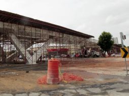 Cruce donde confluyen dos obras, el puente elevado sobre Circunvalación y la rehabilitación de concreto en Ávila Camacho. A. GARCÍA  /