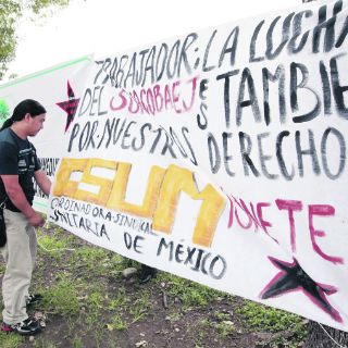 Maestros instalan plantón en Casa Jalisco