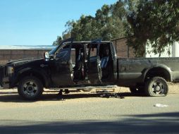 En la zona de la balacera quedó totalmente calcinada una camioneta tipo Jeep. M. PATIÑO  /
