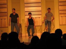 La obra no es la primera que el profesor escribe y presenta. ESPECIAL  /