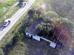 Vista aérea del rancho en el que agentes de la Secretaría Marina encontraron los 72 cadáveres hace un año. NTX  /
