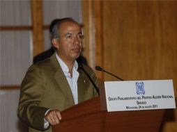 Calderón deseó suerte a la legisladora que solicitaría licencia para buscar la candidatura presidencial del PAN. NOTIMEX  /