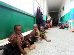 Niños somalíes recuperándose en un hospital de Mogadisco. REUTERS  /