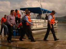 Emilio González acudió a supervisar los avances en torno al saneamiento de la Laguna de Zapotlán. ESPECIAL  /