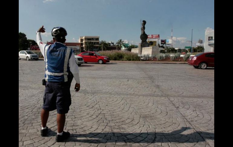 La Glorieta Minerva se reabrió ayer a la circulación, y será una zona peatonal los fines de semana. A. HINOJOSA  /
