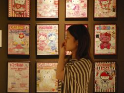 Cerca de 200 artículos diferentes forman parte de la exposición sobre Hello Kitty, el personaje que nació en 1974. EFE  /