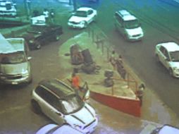 El video difundido fue captado por las cámaras de seguridad al ingreso del lugar. EFE  /