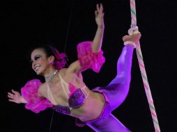 Ejercicios de alta acrobacia, magia, sorpresas, danza, música, equilibrio, fuerza y malabares sorprendieron a los espectadores. NOTIMEX  /