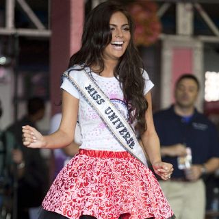 Ximena Navarrete contagia de samba a candidatas para Miss Universo