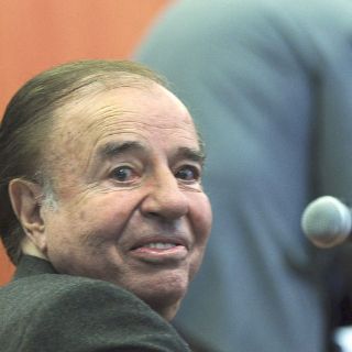 Ex presidente Menem rechaza cargos por tráfico de armas