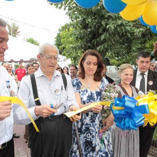 Celebran con mariachi a adultos mayores