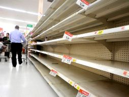 Anaqueles vacíos en New Jersey. Residentes de la costa este de EU se prepararon con provisiones ante la proximidad de 'Irene'. AP  /