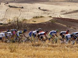 El pelotón durante la séptima etapa en la Vuelta a España. EFE  /