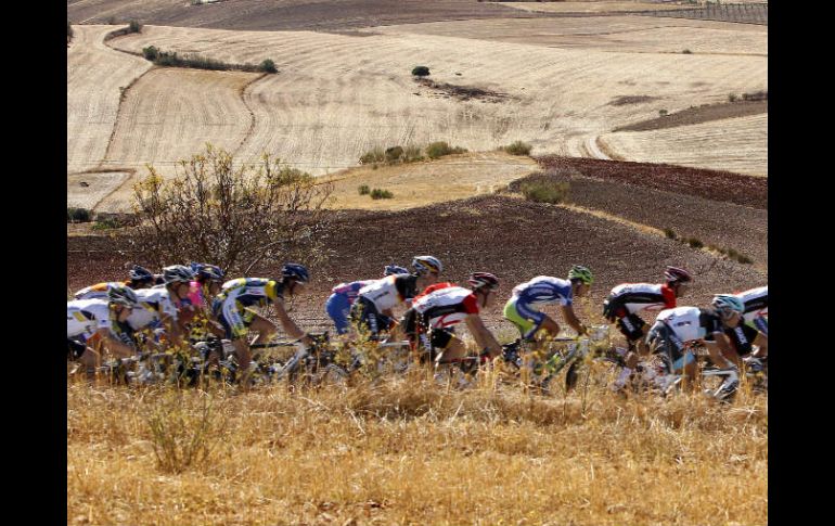 El pelotón durante la séptima etapa en la Vuelta a España. EFE  /